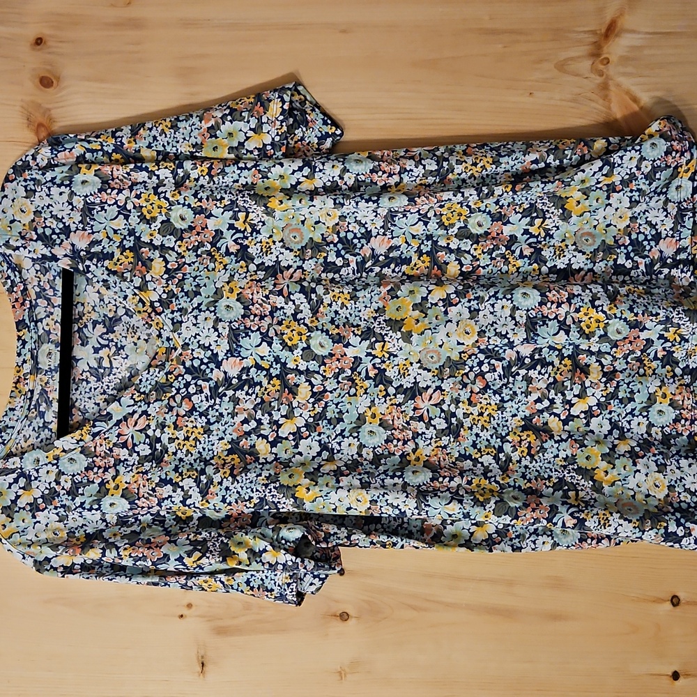 EUC Lane Bryant Perfect Sleeve V-Neck Tee Floral Size 18/20